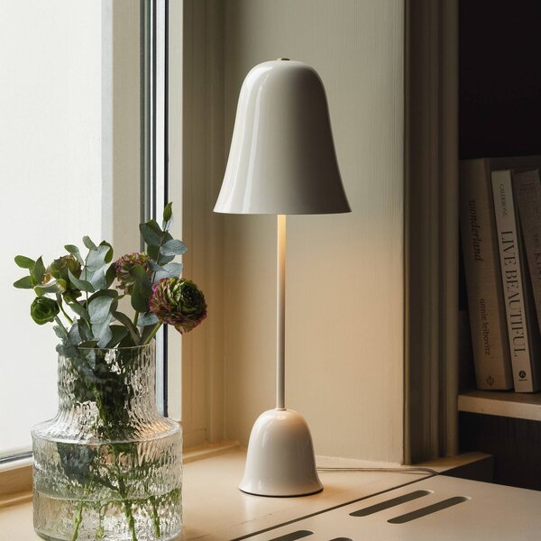 Globen Lighting Stolní lampa Blåklockan, barva slonová kost, výška 56 cm, Krémová / jantar, Obývací pokoj / jídelna, kov, Skandinávský