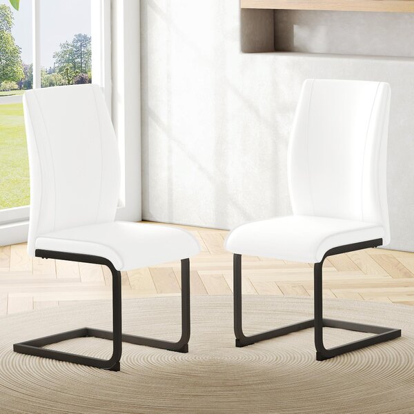 Dvoukusečná sada jídelních židlí z bílé umělé kůže: Černé kovové nohy, ergonomický design, kombinace pohodlí a estetiky. White+Black