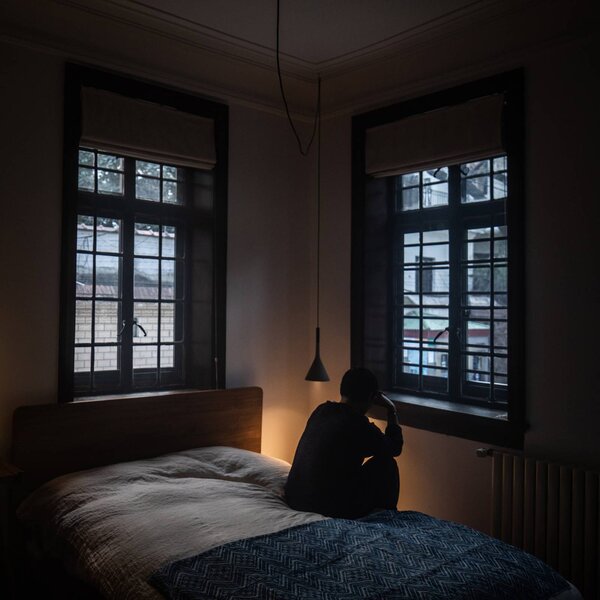 Foscarini Aplomb Mini závěsné světlo z betonu hnědé, stmívatelný, Hnědá / rez, Kuchyň, Beton, Design