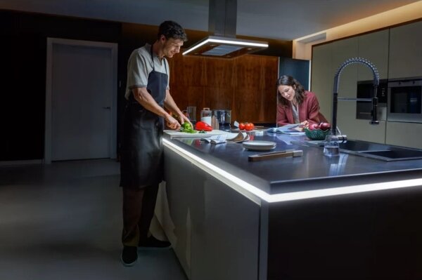 Philips - LED RGBW Stmívatelný pásek Hue OMNIGLOW 3m LED/40W/230V 2200-6500K