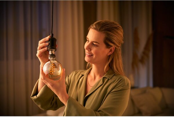 Hue WA LED Filament žárovka E27 G93 7W 550lm 2200-4500K IP20