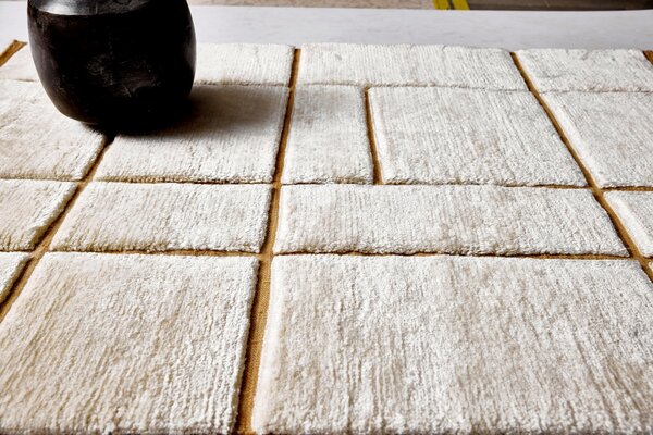 Diamond Carpets India, Ručně vázaný kusový koberec Radiant Mohair DESP P41 Mohair White, 80x150, béžová, ložnice