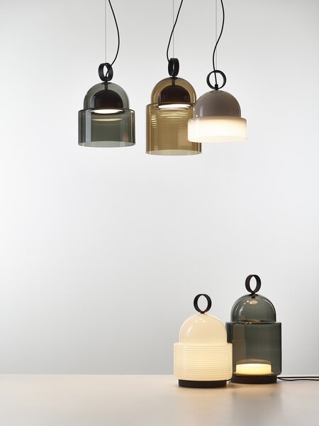 Designová stolní lampa Brokis Dome small PC1349 Barva skla: Šedá kouřová - transparentní sklo, Povrchová úprava baldachýnu a montury: broušená rose gold lak, Dekor skla: Bez dekoru
