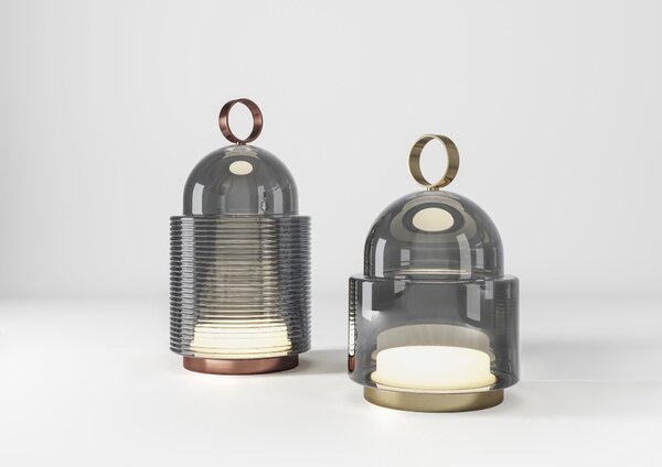 Designová stolní lampa Brokis Dome small PC1349 Barva skla: Šedá kouřová - transparentní sklo, Povrchová úprava baldachýnu a montury: broušená rose gold lak, Dekor skla: Bez dekoru