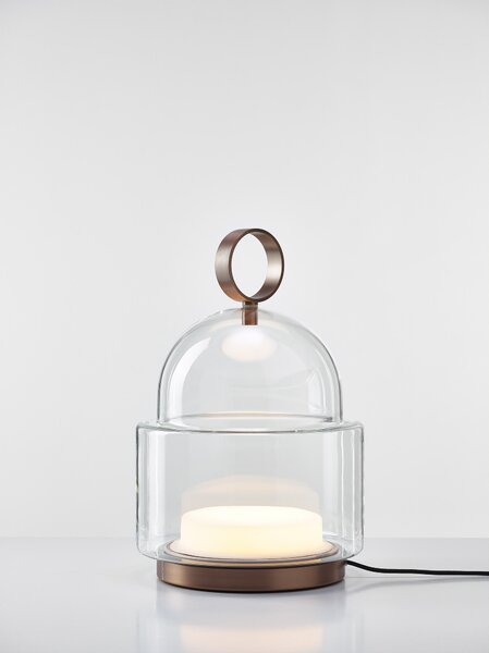 Designová stolní lampa Brokis Dome small PC1349 Barva skla: Šedá kouřová - transparentní sklo, Povrchová úprava baldachýnu a montury: broušená rose gold lak, Dekor skla: Bez dekoru