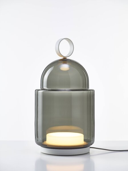 Designová stolní lampa Brokis Dome large PC1350 Barva skla: Šedá kouřová - transparentní sklo, Povrchová úprava baldachýnu a montury: broušená rose gold lak, Dekor skla: Bez dekoru