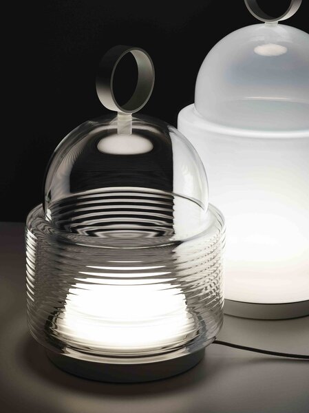 Designová stolní lampa Brokis Dome large PC1350 Barva skla: Šedá kouřová - transparentní sklo, Povrchová úprava baldachýnu a montury: broušená rose gold lak, Dekor skla: Bez dekoru