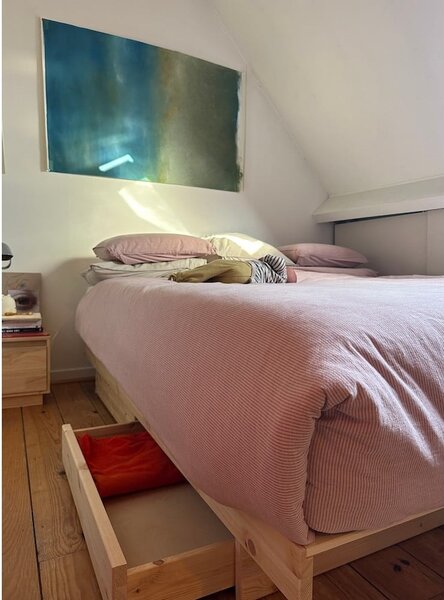 Dvoulůžková postel z borovicového dřeva s úložným prostorem s roštem v přírodní barvě 160x200 cm Kanso – Karup Design