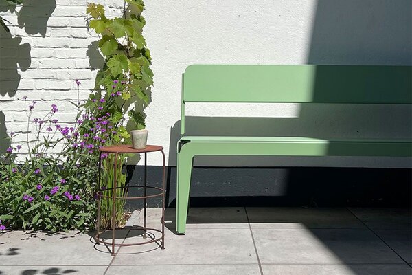 Weltevree designové zahradní lavice Bended Bench With Backrest
