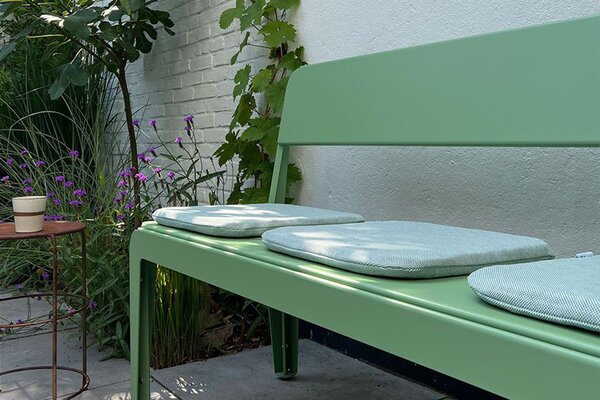 Weltevree designové zahradní lavice Bended Bench With Backrest