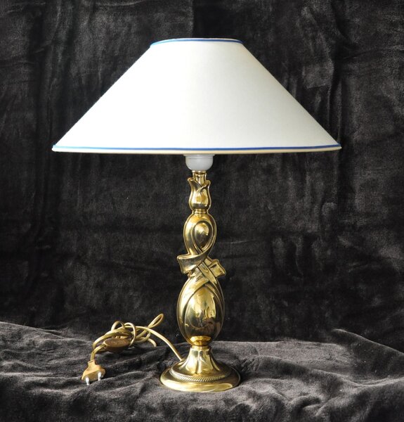 Klasická stolní mosazná lampa s bílým širmem s modrým proužkem 36459-1