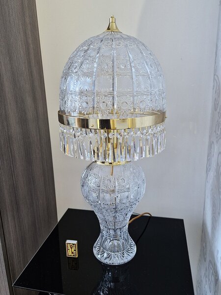 Aleš Zvěřina - Studio AZ-DESIGN Vysoká stolní lampa z masivního křišťálového skla, zdobená krajkovým výřezem, PK500 LAMP AURELIA 72 - RA01-A-720-PK-S