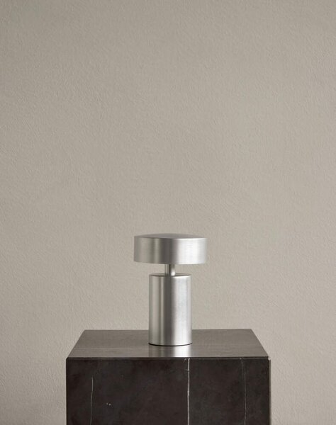 Audo Copenhagen Přenosná lampa Column, brushed aluminium 71223