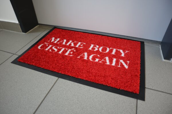 GDmats, EXKLUSIVNĚ: Rohožka od TMBK: MAKE BOTY ČISTÉ AGAIN - na ven i na doma, 39x58, červená, chodba / předsíň