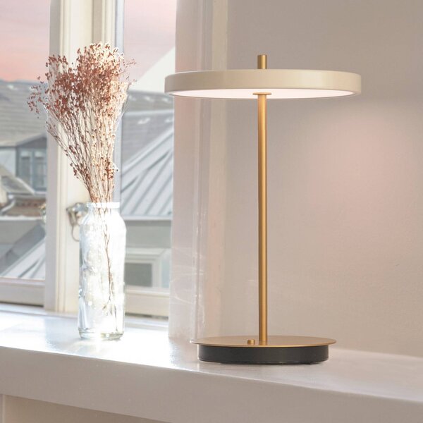 UMAGE Nabíjecí stolní lampa LED Asteria Move perleťově bílá/mosaz 31cm, stmívatelný, Mosaz / zlato, Obývací pokoj / jídelna, kov, Design