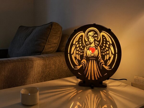 "Anděl s karneolovým srdcem" dřevěná lampa s dvojitým podsvícením 20x22 cm dub