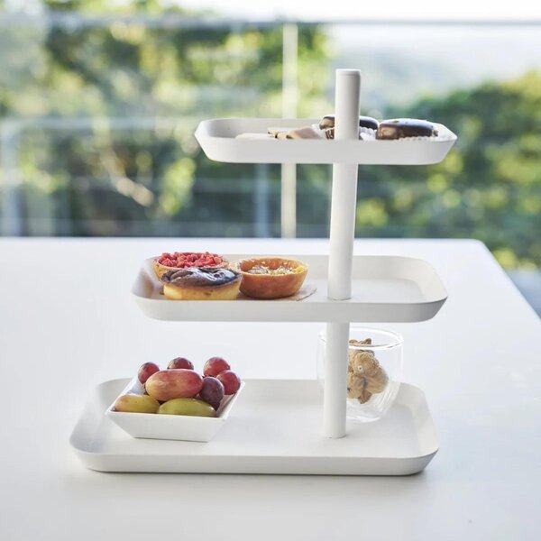 Bílý kovový třípatrový servírovací podnos Yamazaki Tower 25,7 cm