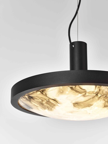 Brokis Luxusní závěsné svítidlo Convex big, PC1274 Barva skla: triplex opál BROKISGLASS (CGC2676), LED zdroj: DIM, 24V, LED, 75W, 2700K, 9983lm, RA90+ (LEDS3017), Povrchová úprava skla: lesklý povrch (lícová strana) (CGSU2736)