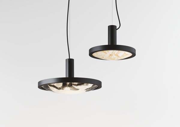 Brokis Luxusní závěsné svítidlo Convex small, PC1351 Barva skla: triplex opál BROKISGLASS (CGC2676), LED zdroj: DIM, 24V, LED, 43W, 2700K, 4630lm, RA90+, Povrchová úprava skla: lesklý povrch (lícová strana) (CGSU2736)
