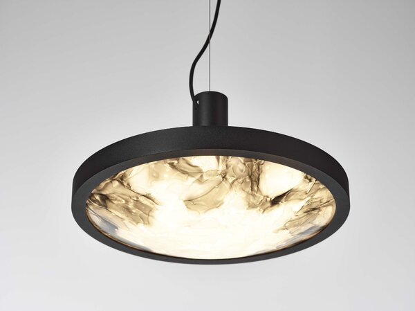 Brokis Luxusní závěsné svítidlo Convex small, PC1351 Barva skla: triplex opál BROKISGLASS (CGC2676), LED zdroj: DIM, 24V, LED, 43W, 2700K, 4630lm, RA90+, Povrchová úprava skla: lesklý povrch (lícová strana) (CGSU2736)