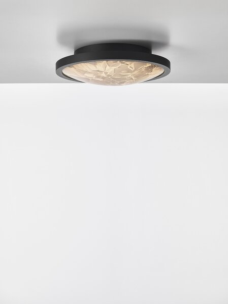 Brokis Luxusní nástěnné svítidlo Convex big, PC1357 Barva skla: triplex opál BROKISGLASS (CGC2676), LED zdroj: DIM, 24V, LED, 75W, 2700K, 9983lm, RA90+ (LEDS3017), Povrchová úprava skla: lesklý povrch (lícová strana) (CGSU2736)