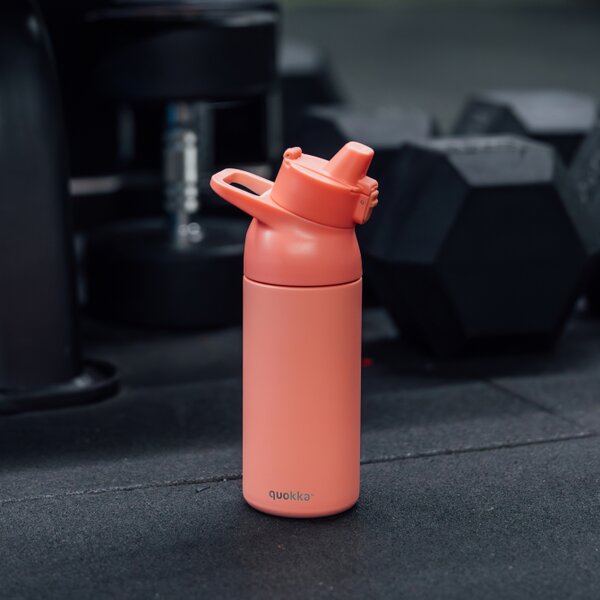 Nerezová sportovní láhev s pítkem Tide, 700ml, Quokka, broskvová