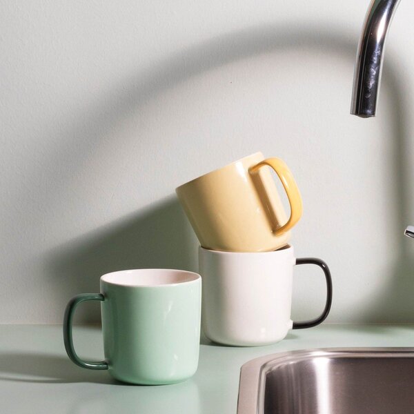 Světle zelený hrnek z kostního porcelánu 370 ml Mae – ONA