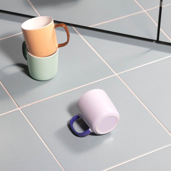 Světle zelený hrnek z kostního porcelánu 370 ml Mae – ONA
