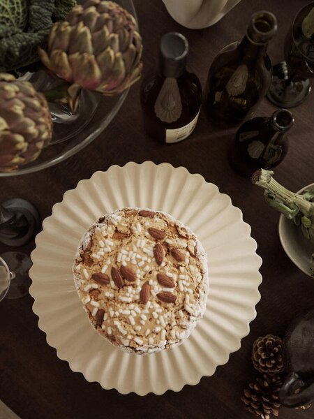 Ferm Living Stojan na dort Fountain Cake Stand, off-white