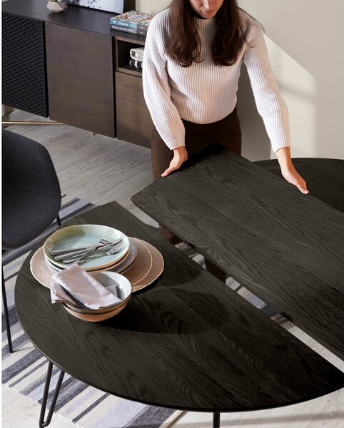 Tmavě hnědý rozkládací jídelní stůl s deskou v dekoru jasanového dřeva 100x170 cm Milian – Kave Home