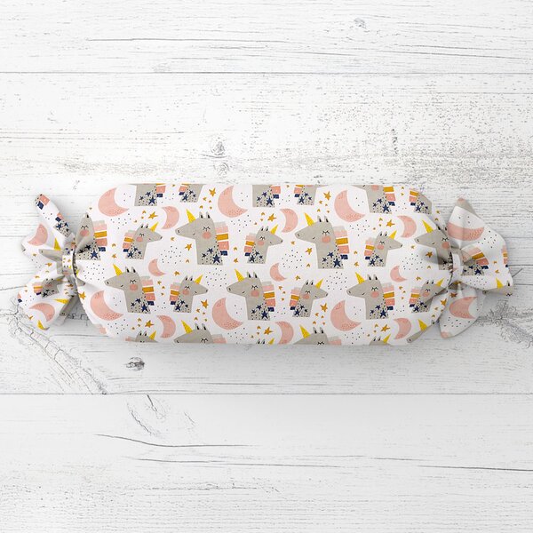 Biante Dětský polštář válec bonbon Sandra SA-562 Spící jednorožci mezi hvězdičkami na bílém 15x40 cm