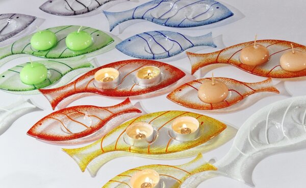 BDK-GLASS Skleněný svícínek rybička - FISH - červená Rozměr: 17x8cm