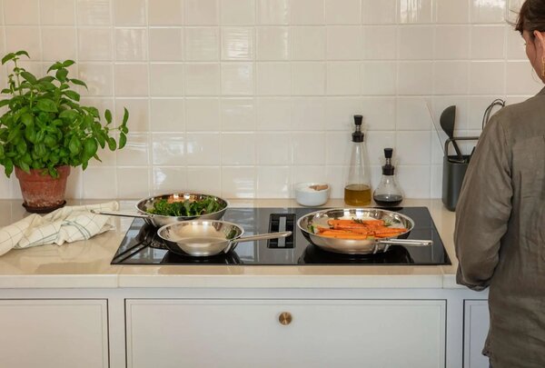 Eva Trio Stainless Steel Nerezová pánev 20 cm, bez povrchové úpravy, čistá ocel, na indukci, do trouby, pro prudké restování, Eva Solo