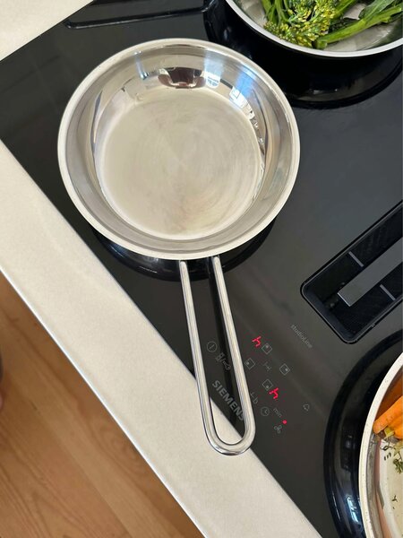 Eva Trio Stainless Steel Nerezová pánev 20 cm, bez povrchové úpravy, čistá ocel, na indukci, do trouby, pro prudké restování, Eva Solo