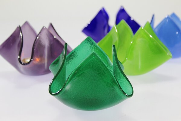 BDK-GLASS Skleněný svícen KVĚT - tmavě zelený