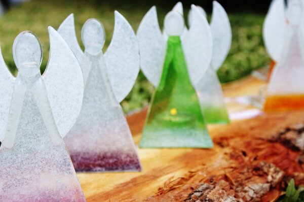 BDK-GLASS Skleněný svícen anděl 12cm - bílo-fialový