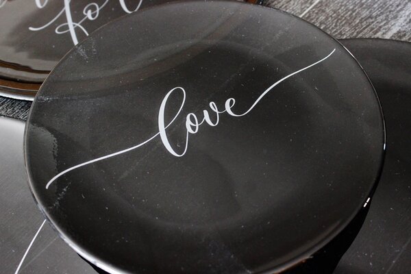 BDK-GLASS Tmavě šedý dezertní talířek prům. 20cm - LOVE