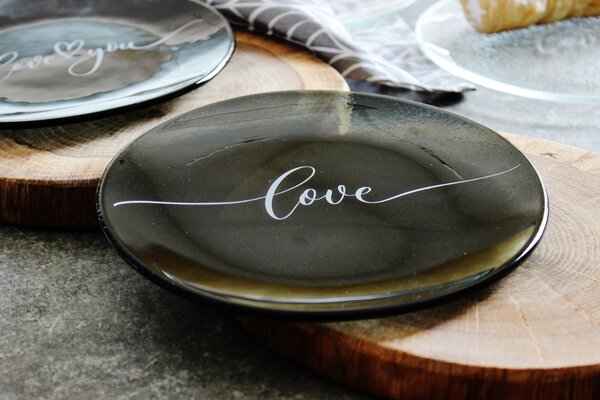 BDK-GLASS Tmavě šedý dezertní talířek prům. 20cm - LOVE