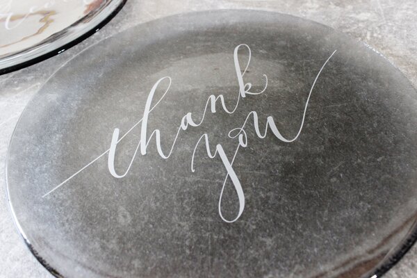 BDK-GLASS Šedý talíř prům. 28cm - THANK YOU