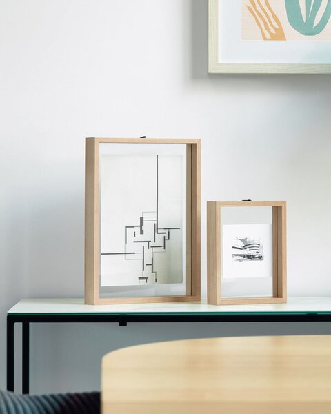 Stojací rámeček v přírodní barvě 22,5x31,5 cm Flavina – Kave Home