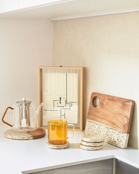 Stojací rámeček v přírodní barvě 22,5x31,5 cm Flavina – Kave Home