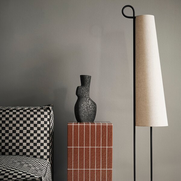 FERM LIVING Stojací lampa Ancora, Black/Natural