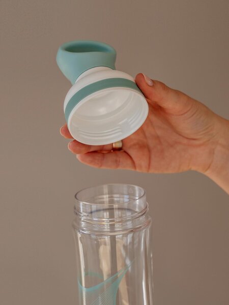 Plastová BPA free lahev z tritanu na smoothie EQUA Flow 2v1 Wave 800 ml