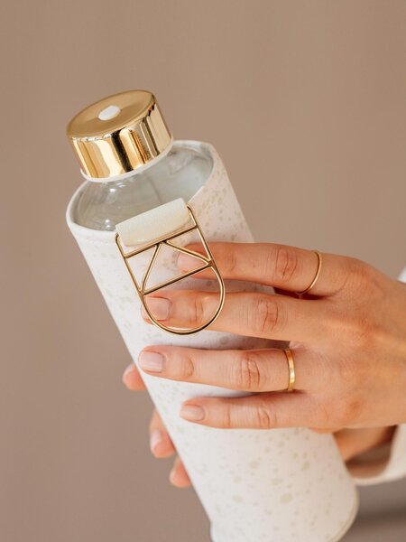 Skleněná lahev s obalem z umělé kůže EQUA Essence 750 ml