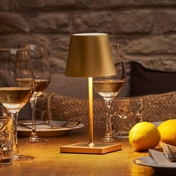 Sigor Nuindie mini LED dobíjecí stolní lampa, USB-C, zlatá, IP54, stmívatelná, stmívatelný, Mosaz / zlato, Obývací pokoj / jídelna, Hliník, Moderní