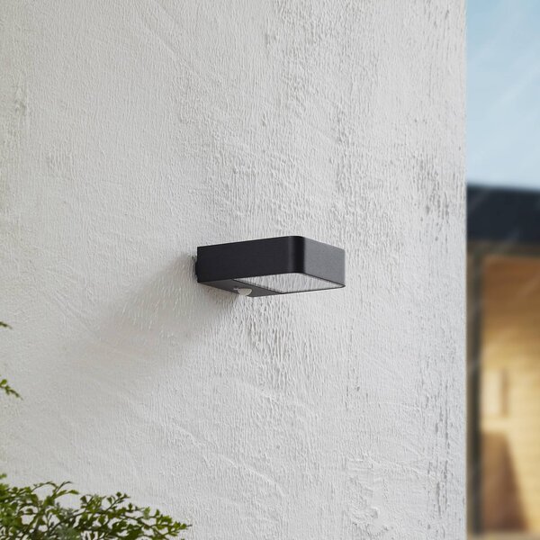 Lucande LED solární venkovní nástěnné svítidlo Dava, výška 5 cm, senzor, Černá, Hliník, Moderní