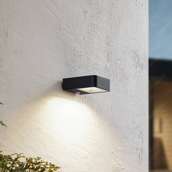 Lucande LED solární venkovní nástěnné svítidlo Dava, výška 5 cm, senzor, Černá, Hliník, Moderní