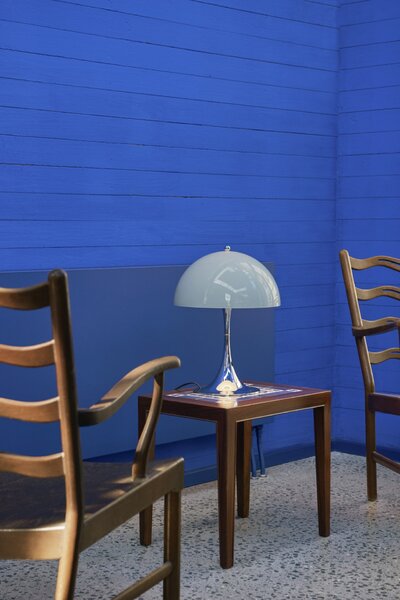 Stolní lampa Panthella 250 Opal Grey/Chrome
