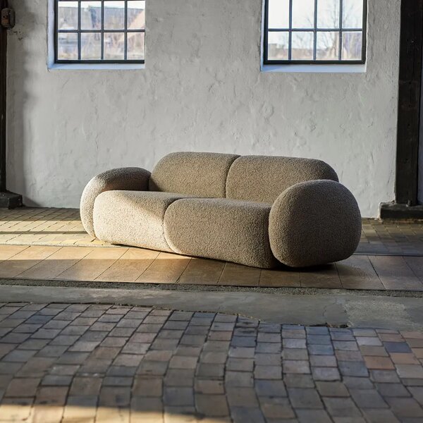 Bloomingville Hnědá trojmístná bouclé pohovka Magola 228 cm