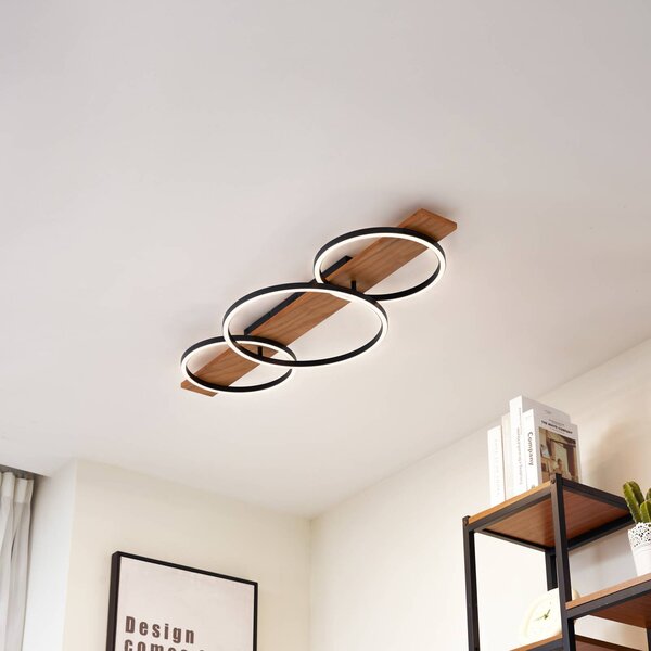 Lindby LED stropní svítidlo Galad, černá, dřevo, 3 světla, 98 cm, stmívatelný, Světlé dřevo, Obývací pokoj / jídelna, Dřevo, Moderní, Stropní svítidlo